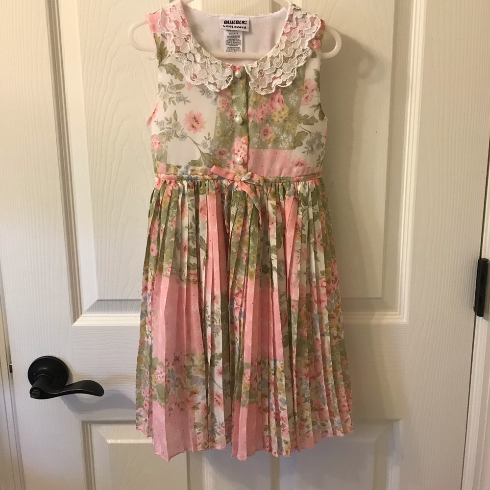 Adorable Lace collar girls dress! Size 6